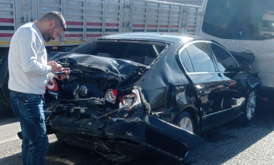 Konya’nın Kulu ilçesinde 3 aracın karıştığı zincirleme trafik kazasında 2