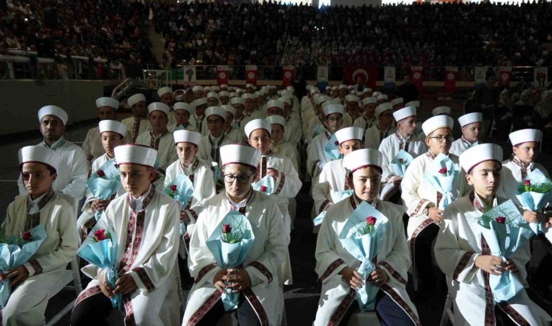 Kur’an’ı ezberleyen 75 erkek, 88’i kız öğrenci hafızlık icazetlerini aldı Erzincan’da Kur’an kurslarında Kur’an-ı Kerim’i ezberleyen 75 erkek, 88’i kız