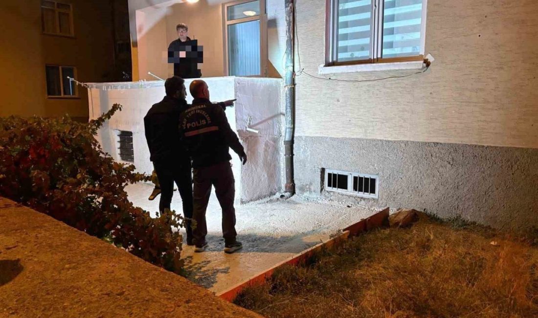 Kayseri’nin Melikgazi ilçesinde kimliği belirsiz şahıslar tarafından kurşunlanan evin camından