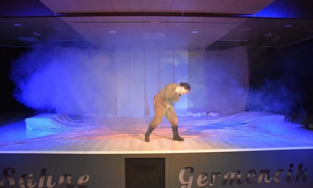 Cumhuriyet’in 102. yılı etkinlikleri kapsamında Germencik’te sahnelenen “Kurtuluşun Kadınları” tiyatro