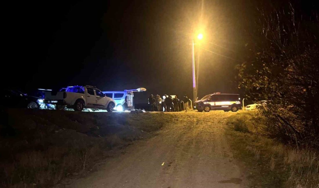 Kütahya merkeze bağlı Karaağaç köyünde kuşburnu toplamak için ormanlık alana