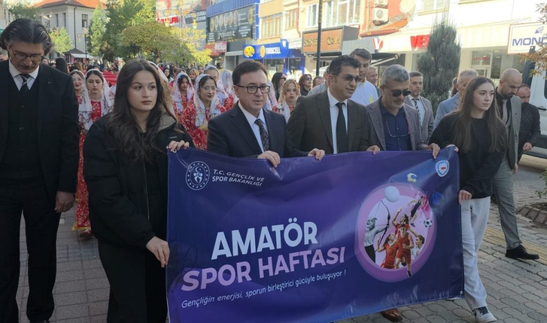 Amatör Spor Haftası, Kütahya’da coşkulu bir yürüyüşle başladı. Kütahya Gençlik