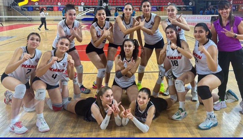Kayseri Voleybol Kulübü (KVK) Yıldız Kız Takımı, ligdeki ilk maçında
