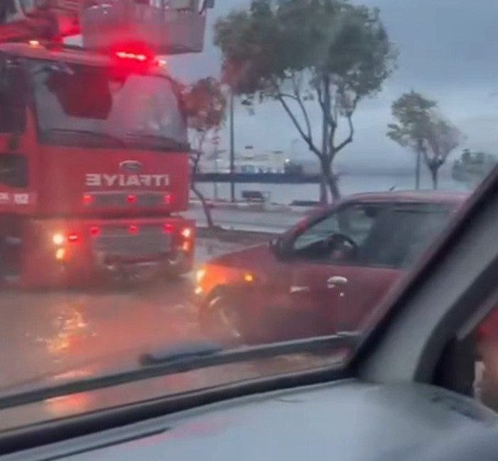 Çanakkale’nin Lapseki ilçesinde kısa süre etkili olan sağanak hayatı durma