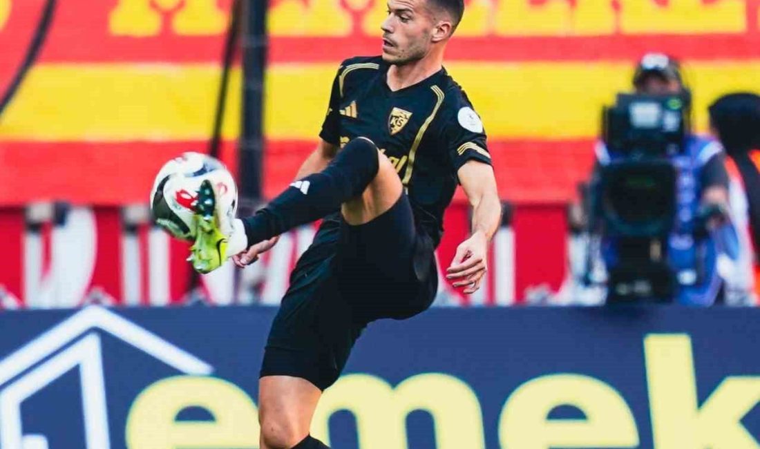 Kayserispor’un Slovak orta saha oyuncusu Laszlo Benes, Fatih Karagümrük maçında