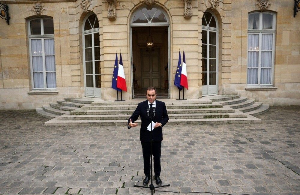 Fransa’da göreve geldikten 27 gün sonra istifa eden Başbakan Sebastien