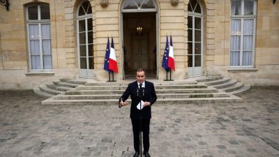 Fransa’da göreve geldikten 27 gün sonra istifa eden Başbakan Sebastien