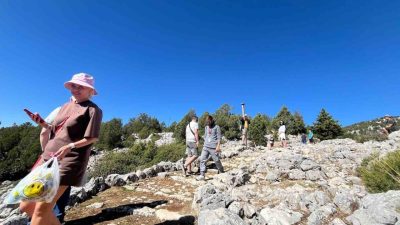 Antalya’nın Akseki ilçesine bağlı tarihi Sarıhacılar köyü, İpek Yolu üzerinde