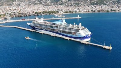 Antalya’nın Alanya ilçesine, Bahama Bandıralı ‘Marella Discovery 2’ isimli lüks