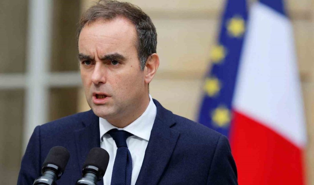 Fransa Cumhurbaşkanı Emmanuel Macron, göreve geldikten 27 gün sonra istifa
