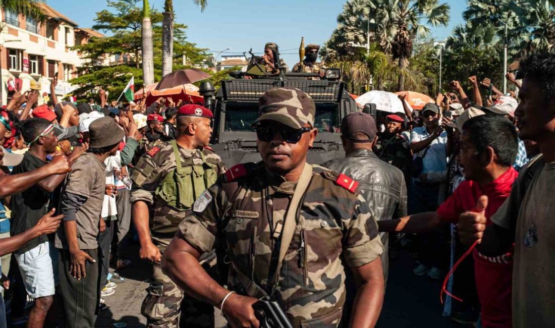 Madagaskar Yüksek Anayasa Mahkemesi, Devlet Başkanı Andry Rajoelina’nın ülkeyi terk