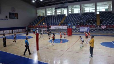 Voleybol Kadınlar 2. Ligi 16. Grup üçüncü hafta mücadelesinde Malatya