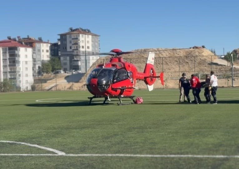 Malatya’nın Darende ilçesinde 77 yaşındaki hasta, ani göğüs ağrısı şikayetiyle