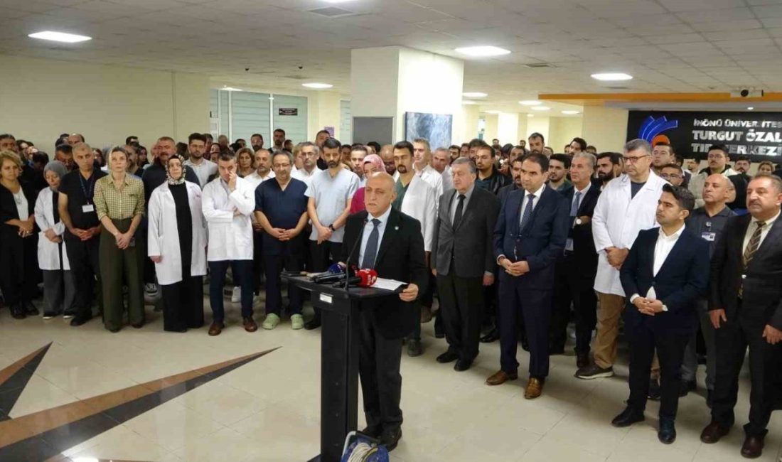 Malatya Turgut Özal Tıp Merkezi’nde görevli bir hekimin görevi başında