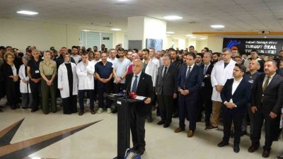 Malatya Turgut Özal Tıp Merkezi’nde görevli bir hekimin görevi başında