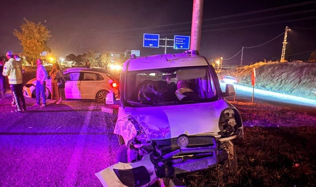 Malatya’da iki ayrı trafik kazası: 3 yaralı Malatya’da meydana gelen iki ayrı trafik kazasında 3 kişi yaralandı.
