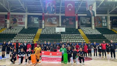 Malatya’dan gelen ve depremden etkilenen çocuklardan oluşan hokey takımı, Gençlik