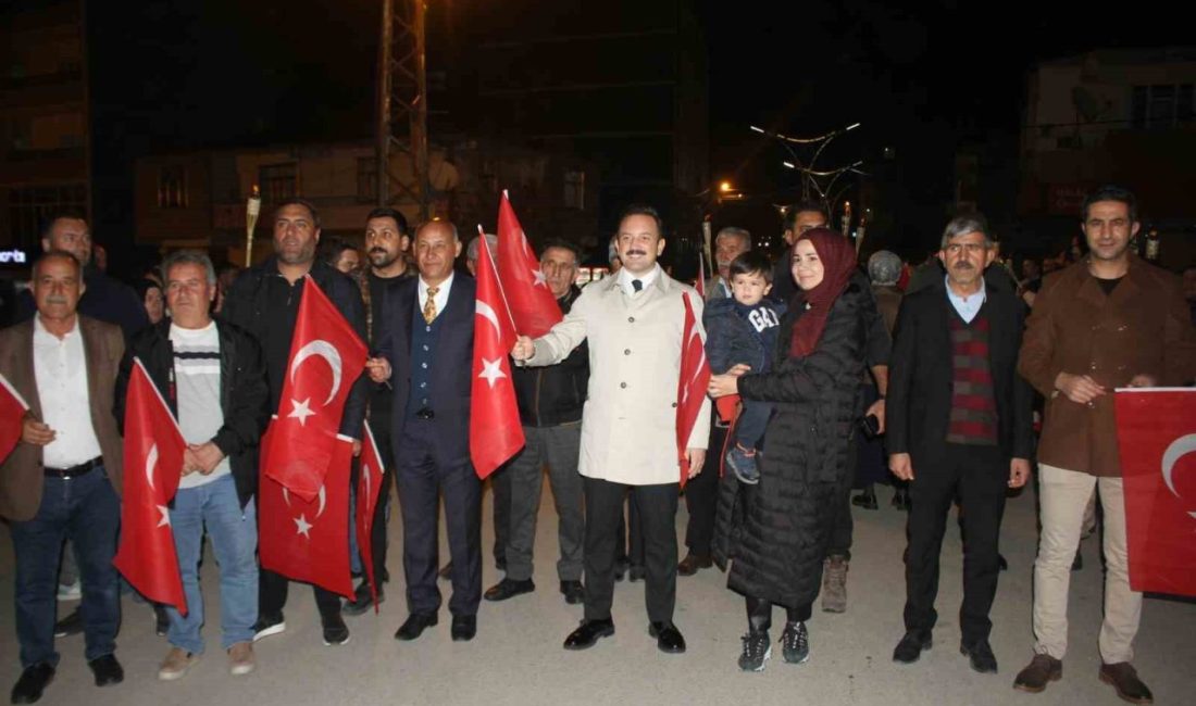 Muş’un Malazgirt ilçesinde Cumhuriyet’in 102. yılı kutlamaları kapsamında fener alayı