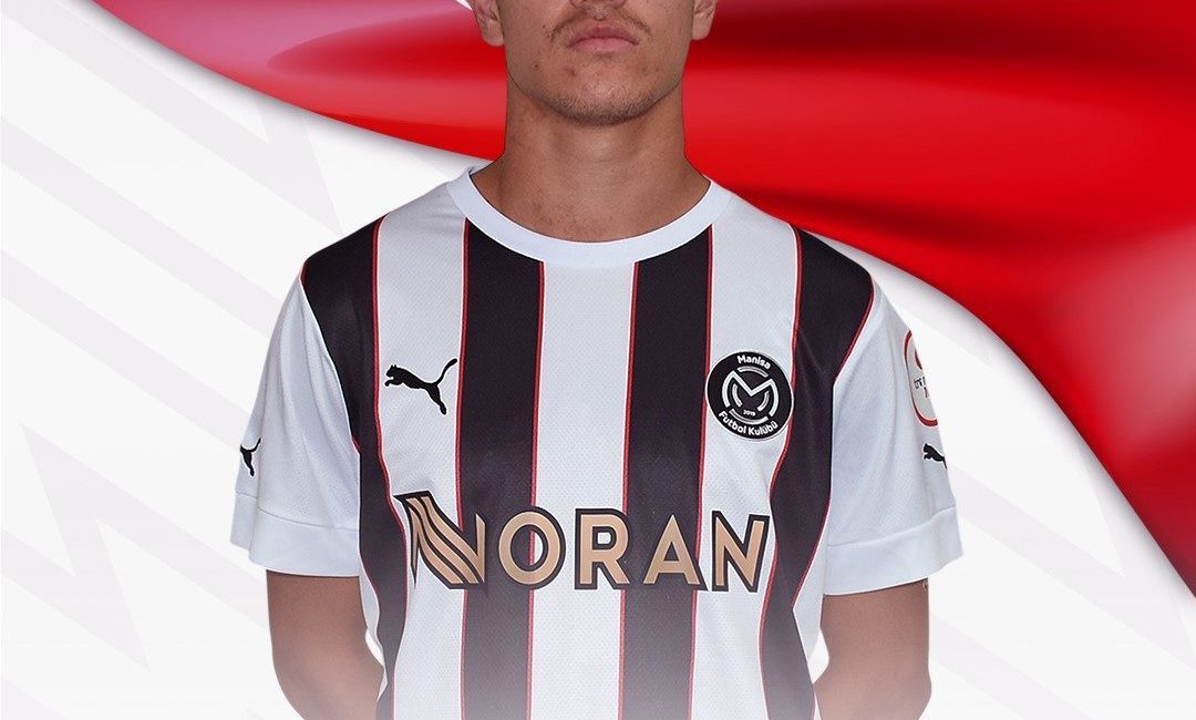 Manisa Futbol Kulübü’nün milli futbolcuları Ayberk Karapo ve Ada İbik,