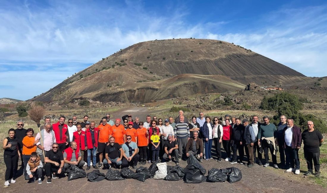 Manisa Kamp Karavan Derneği (MAKKDER) üyeleri, karavanlarıyla Kula ilçesine gelerek
