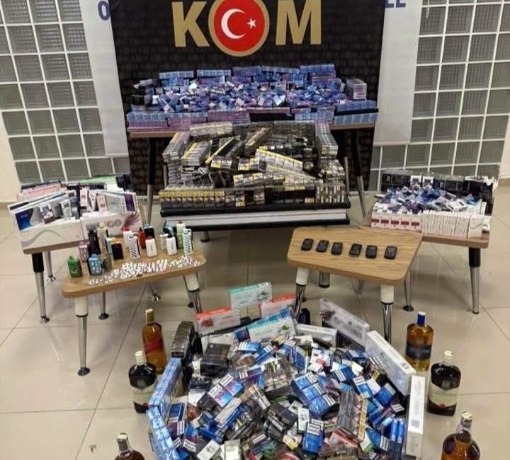 Manisa’da polis ekipleri tarafından bir şahsın adreslerine düzenlenen operasyonda, 4