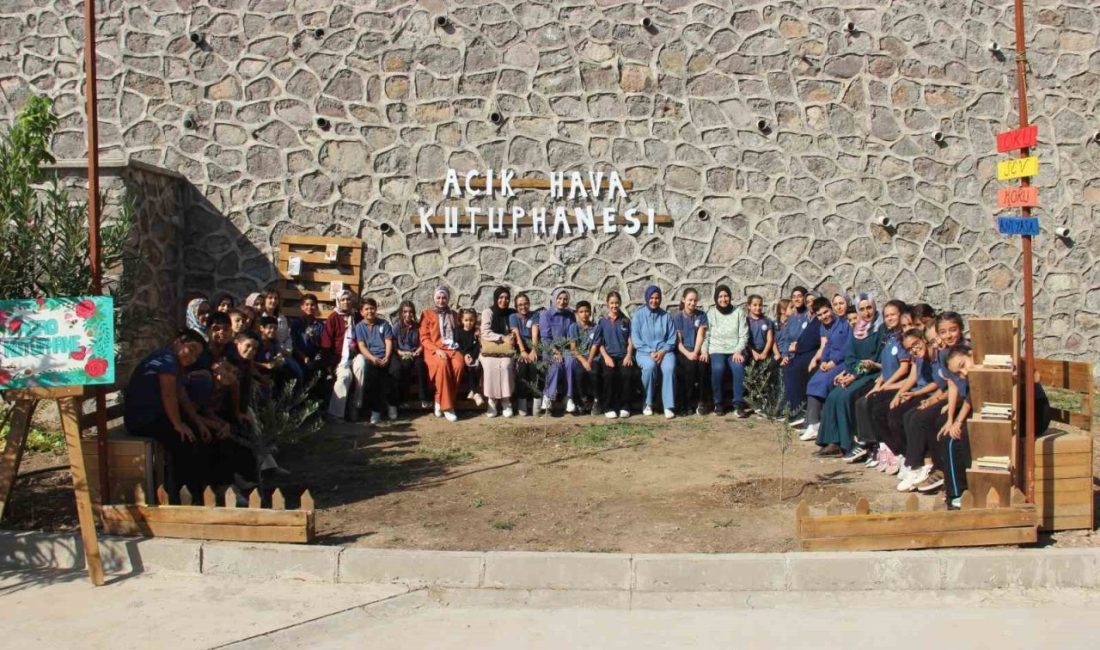 Akgedik TOKİ Ortaokulu’nda kurulan Agro Kütüphane ile öğrenciler ve veliler