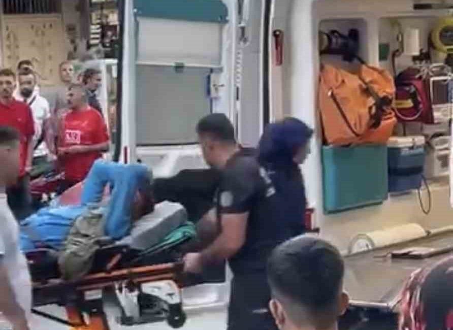 Mardin’de bıçaklı kavgada seyyar satıcı yaralandı Mardin’in Nusaybin ilçesinde çıkan bıçaklı kavgada 1 kişi yaralandı. Olay,