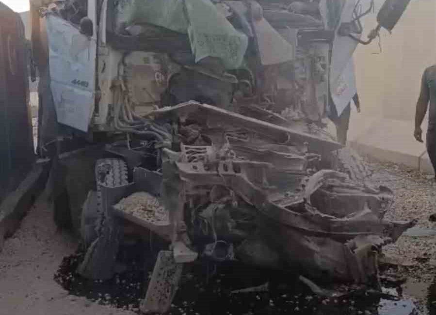 Mardin’de freni patlayan kamyonun, kontrol noktasındaki hafriyat kamyonuna çarptığı kazada