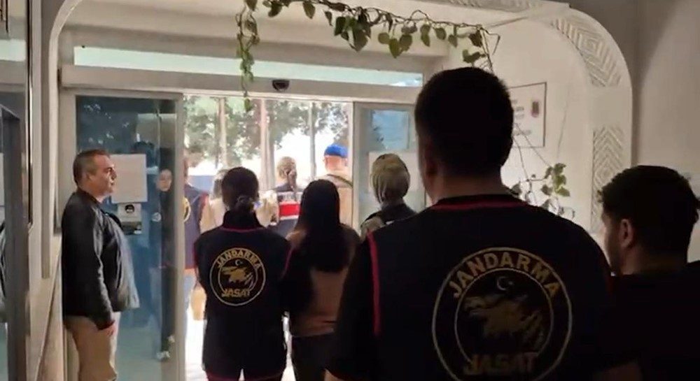 Mardin’in Nusaybin ilçesinde tarlada yanmış erkek cesedinin sırrı, jandarma ekiplerinin