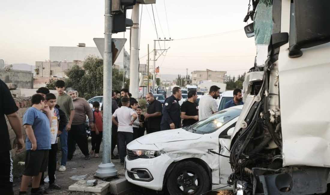 Mardin’de tır ile otomobil çarpıştı: 1 yaralı Mardin’in Kızıltepe ilçesinde tır ile otomobilin çarpıştığı kazada 1 kişi