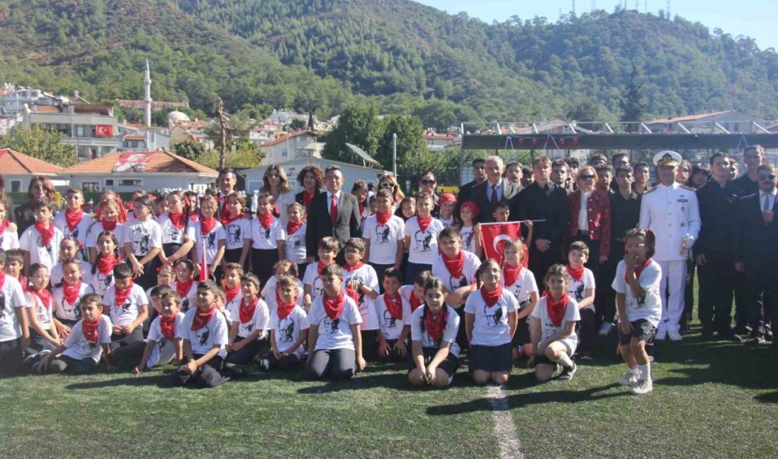 Türkiye Cumhuriyeti’nin 102. kuruluş yıldönümü kutlamaları kapsamında Muğla’nın Marmaris ilçesinde