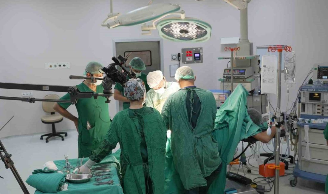 MEAH’ta 14 başarılı ameliyat canlı olarak gerçekleştirildi Malatya Eğitim ve Araştırma Hastanesi’nde, Türk Kolon ve Rektum Cerrahisi