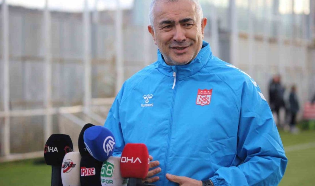 Özbelsan Sivasspor Teknik Direktörü Mehmet Altıparmak, ilk hedeflerinin play-off potasına