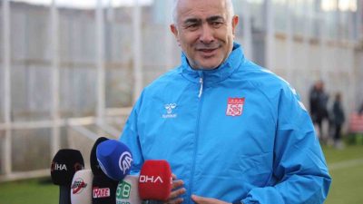Özbelsan Sivasspor Teknik Direktörü Mehmet Altıparmak, ilk hedeflerinin play-off potasına