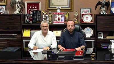 Özbelsan Sivasspor’da teknik direktörlük görevine gelen Mehmet Altıparmak, taraftarlara yakışan
