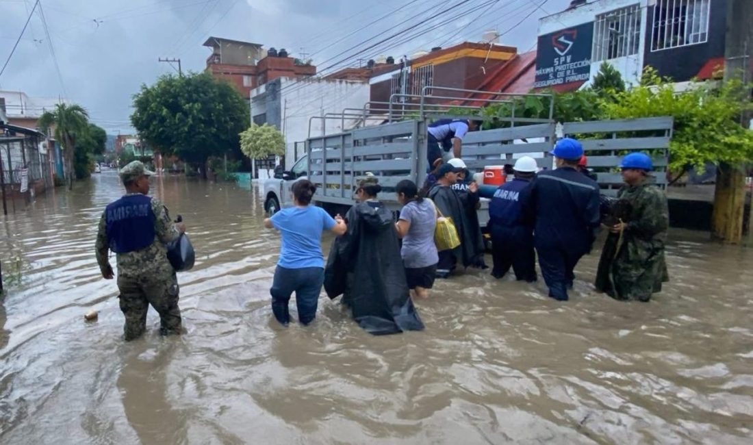 Meksika’da şiddetli yağışların yol açtığı selde 27 kişi hayatını kaybetti.