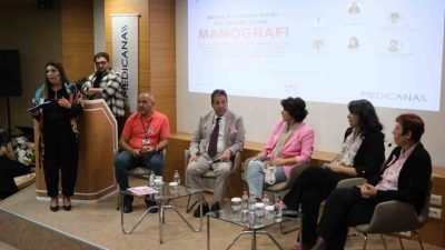 Meme Kanseri Farkındalık ayı dolayısıyla bilgilendirmede bulunan uzmanlar, erken teşhisin