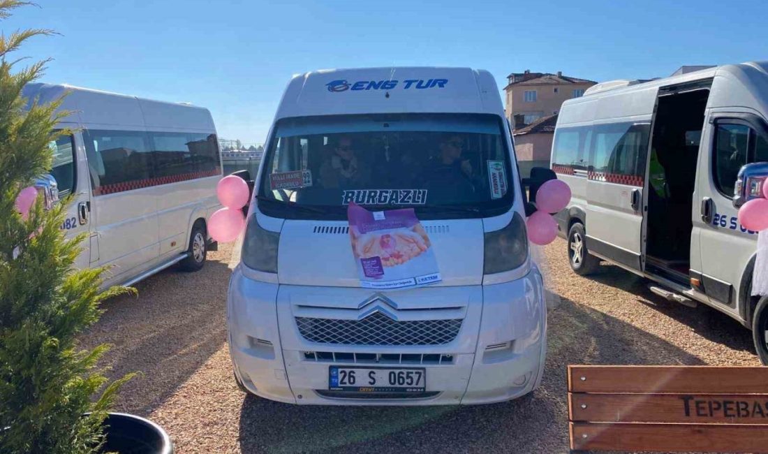 Eskişehir’de servis araçlarına Ekim ayı Meme Kanseri Farkındalık Ayı kapsamında