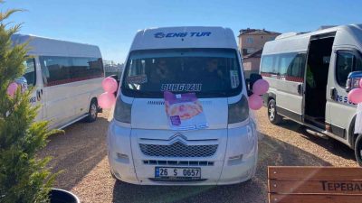 Eskişehir’de servis araçlarına Ekim ayı Meme Kanseri Farkındalık Ayı kapsamında