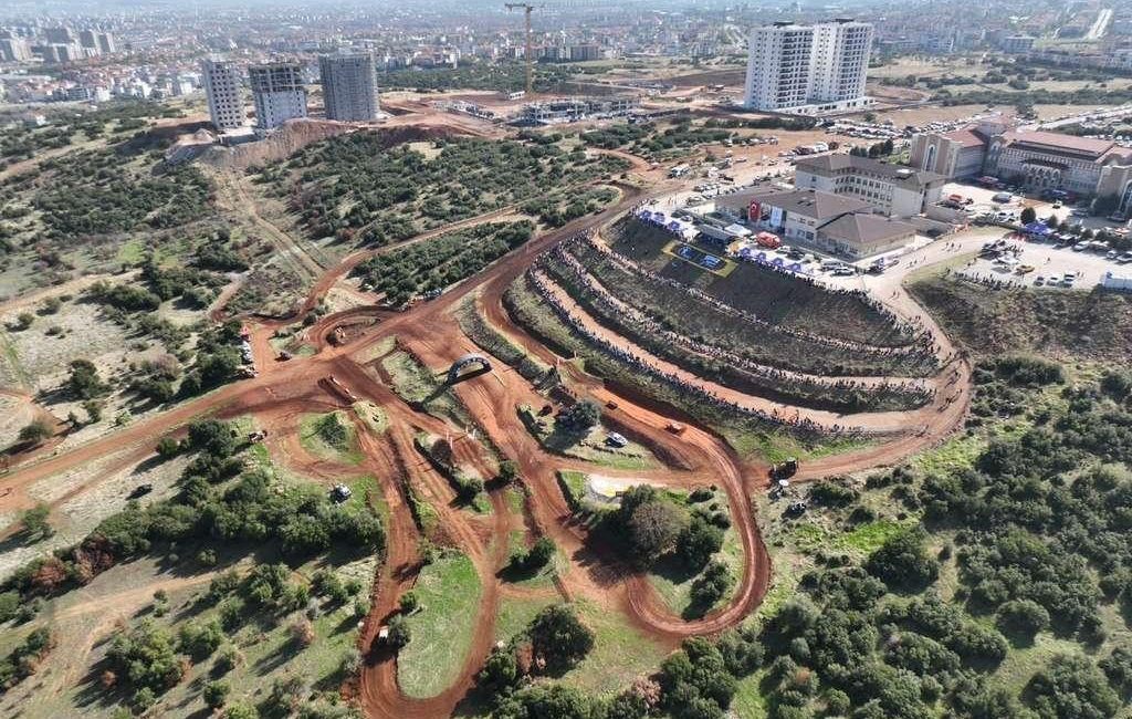 Denizli’nin Merkezefendi ilçesinde Merkezefendi Belediyesi’nin ev sahipliğinde Petlas Türkiye Off-road