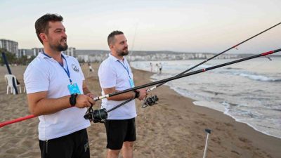 8. Uluslararası Altın Kanca Surfcasting Turnuvası, 140 sporcunun katılımıyla Mersin’in
