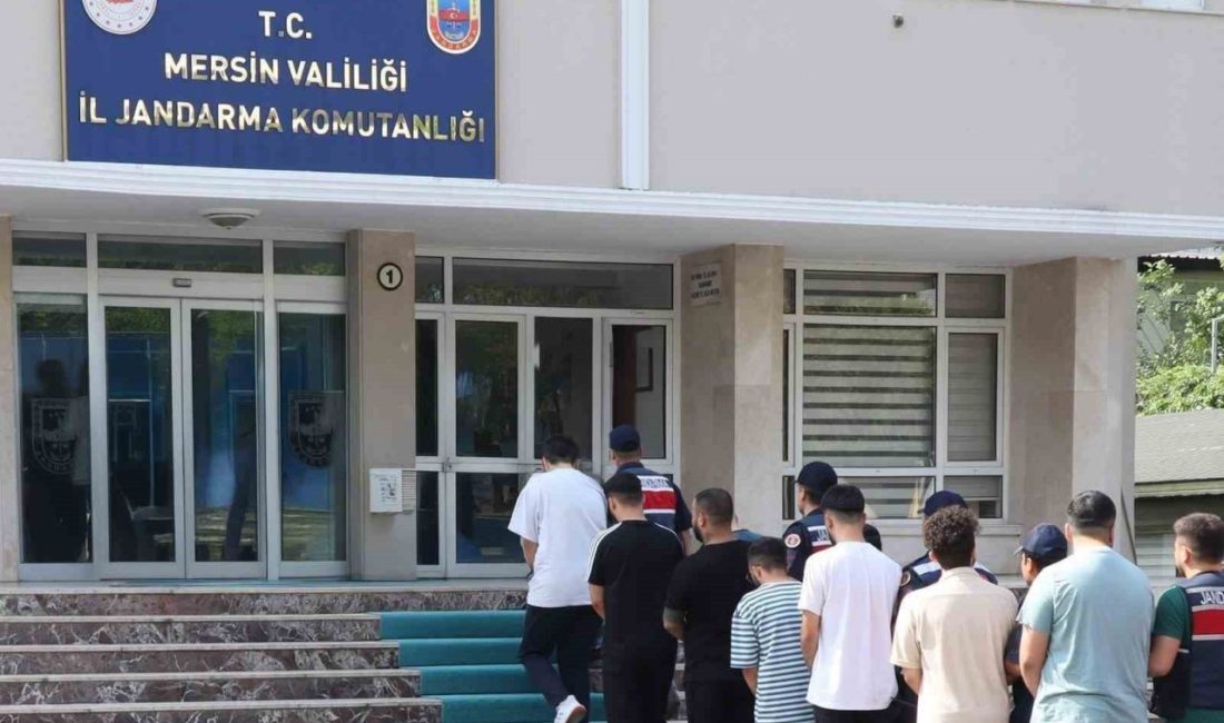 Mersin’de aranan 14 hükümlü yakalanıp cezaevine teslim edildi Mersin’in 4 ilçesinde çalışma yapan jandarma ekipleri, 14 hükümlüyü yakalayarak