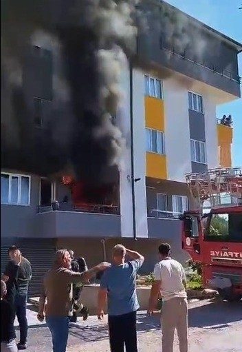 Mersin’de ev yangını korkuttu Mersin’in Mut ilçesinde bir evde çıkan yangın korkuya neden olurken,