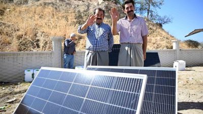 Mersin Büyükşehir Belediyesi, Toroslar’da düzenlenen törenle üreticilere mobil güneş paneli,