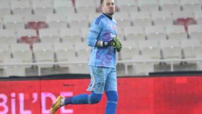 Beşiktaş’ın kalecisi Mert Günok, kaptanlık değişikliğini olgunlukla karşıladığını belirterek, siyah-beyazlılara