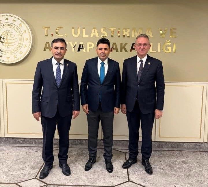 Milletvekili Demir, 3 bin 500 kilogram sınırını Ulaştırma Bakanlığı ile görüştü AK Parti Kütahya Milletvekili Mehmet Demir, nakliyeci ve taşımacıların sorun