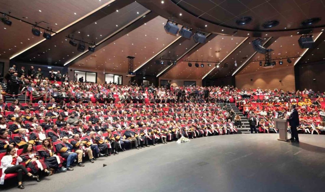 Milli Eğitim Bakanı Yusuf Tekin, bir üniversitenin akademik yılı açılışında