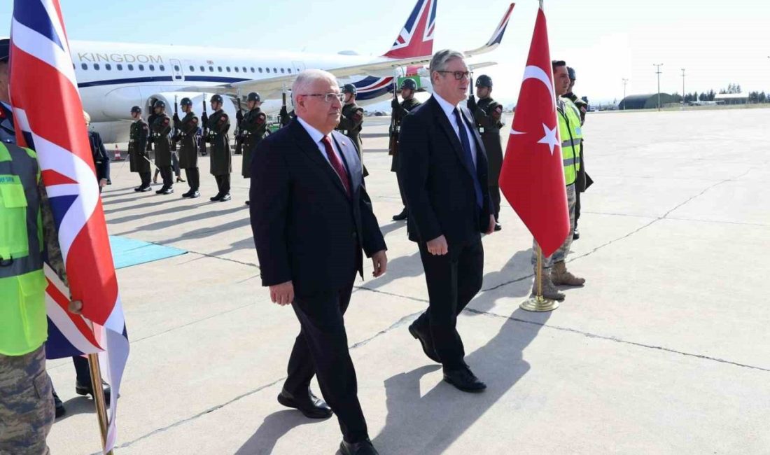 Milli Savunma Bakanı Yaşar Güler ve Birleşik Krallık Başbakanı Keir