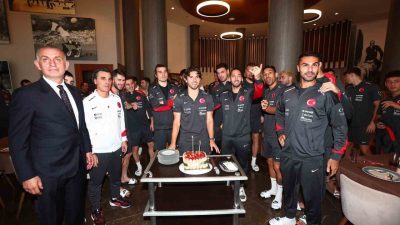 A Milli Takım futbolcularından Ferdi Kadıoğlu’nun doğum günü, Ay-yıldızlıların kamp
