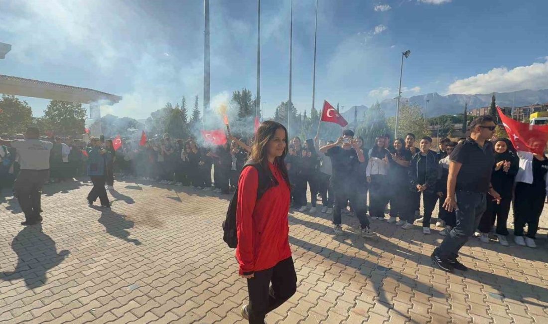 Denizli’de 4 yıl önce dart sporuyla tanışan 15 yaşındaki Ayşegül